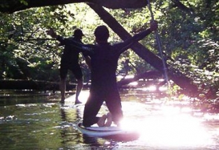 Paddle surf dans la nature